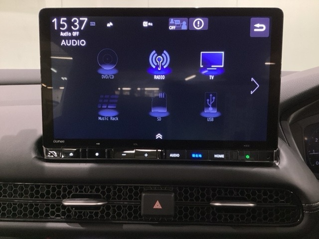 ワイド画面のナビゲーションはフルセグTV、インターナビ対応のGathers純正メモリーナビを搭載しています。Bluetoothオーディオ機能がありますので、スマートフォンなどの音楽も再生できます。