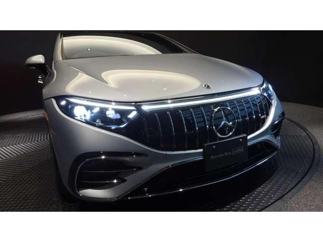 新車でも、サーティファイドカーでも、メルセデスのオーナーになるということは、メルセデスならではの安心と信頼をご購入いただくということ。私たちはそう考えます。