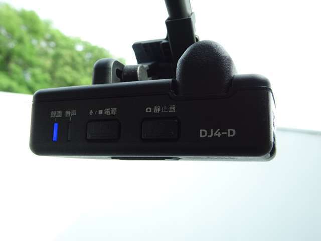 【ドライブレコーダー（バック）】あおり運転や追突事故などは、後方から不意に襲ってきます！予期せぬトラブルを記録するために後方のカメラが役立ちます♪