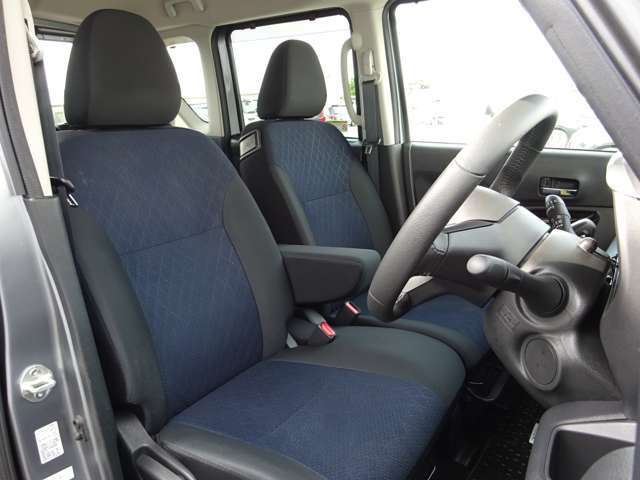 【運転席】最適なドライビングポジションで操作性を向上！長時間運転の疲れを軽減します。