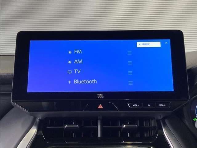 ディスプレイオーディオを装備。スマホと車をつなぐことで、これまでのナビに加えていろんなサービスが楽しめます。