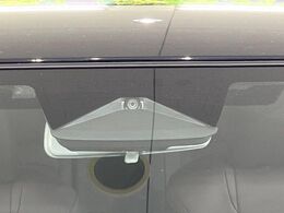 【スズキ　セーフティサポート】走行中に前方の車両等を認識し、衝突しそうな時は警報とブレーキで衝突回避と被害軽減をアシスト。より安全にドライブをお楽しみいただけます。