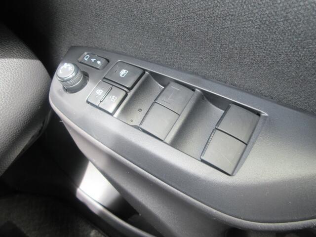 パワーウィンドウは全てオート機能が装備されております。ウィンドウロックも装備されているので、お子様と一緒の時も安心ですね。