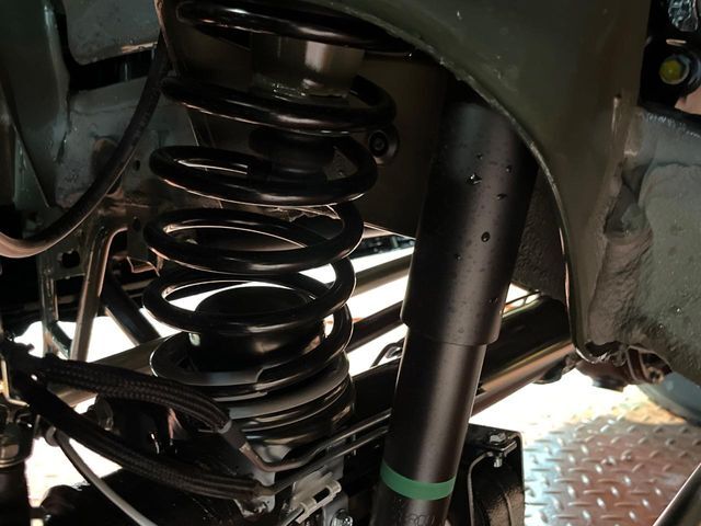 お車を安心してお乗りいただく為には、足回りの定期点検が欠かせません。サービスサポート（有償保証）では無料点検もご提供しており、安心のカーライフをお過ごしいただけるサポート体制が整っています。