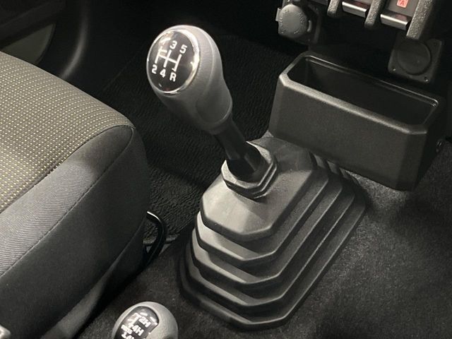 【フロア6速MT】走りの6速MT！！スポーティーな走行をお楽しみいただけます♪