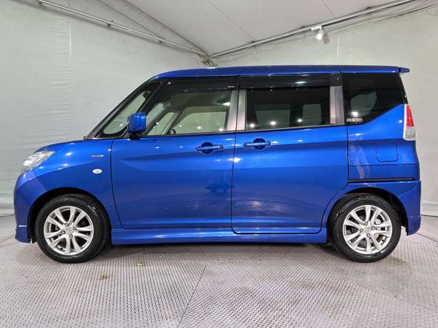 入庫時はスタッフが丁寧に洗車♪ご納車前には更にもう一度仕上げを行います♪オプションでプロによる内装クリーニングや大人気のボディーコーティング、鈑金修理なども格安で承ります。