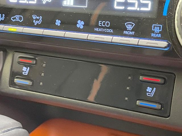 【シートヒーター】寒い日に重宝するシートヒーター！エアコンより早く温まってくれるので寒がりの人も安心ですね♪エアコンの温風は乾燥するから苦手、という方にもをおすすめです。