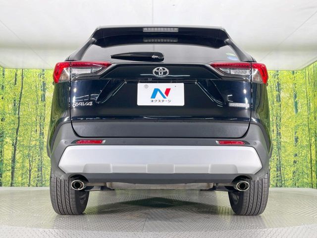 安心の最長10年・走行無制限保証（有償）をご用意。保証内容も充実はもちろん、無料点検＆オイル交換や、年中無休の全国・24時間ロードサービスも付帯されておりますのでご安心下さい。