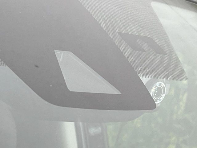 【トヨタセーフティセンス】走行中に前方の車両等を認識し、衝突しそうな時は警報とブレーキで衝突回避と被害軽減をアシスト。より安全にドライブをお楽しみいただけます。