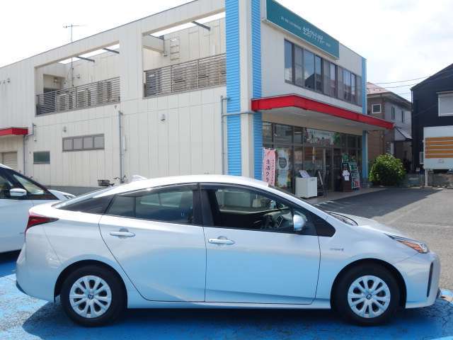 支払総額を表記しておりますが、お住まいの地域によっては登録費用や陸送費用が別途必要となります。お見積り依頼の際にお申し付けください。