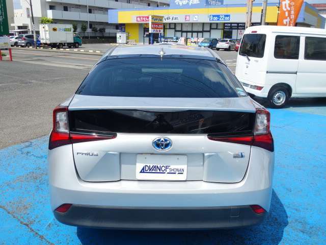 遠方納車もお任せください。ネットワークを活かし全国へお届けいたします。お住いの地域により陸送費用が異なりますので、スタッフまでお問い合わせください。