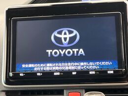 【純正9型ナビ】人気の純正ナビを装備しております。ナビの使いやすさはもちろん、オーディオ機能も充実！キャンプや旅行はもちろん、通勤や買い物など普段のドライブも楽しくなるはず♪
