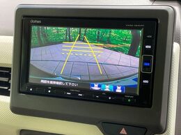 【バックカメラ】駐車時に後方がリアルタイム映像で確認できます。大型商業施設や立体駐車場での駐車時や、夜間のバック時に大活躍！運転スキルに関わらず、今や必須となった装備のひとつです！