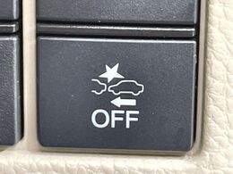 【ホンダセンシング】走行中に前方の車両等を認識し、衝突しそうな時は警報とブレーキで衝突回避と被害軽減をアシスト。より安全にドライブをお楽しみいただけます。