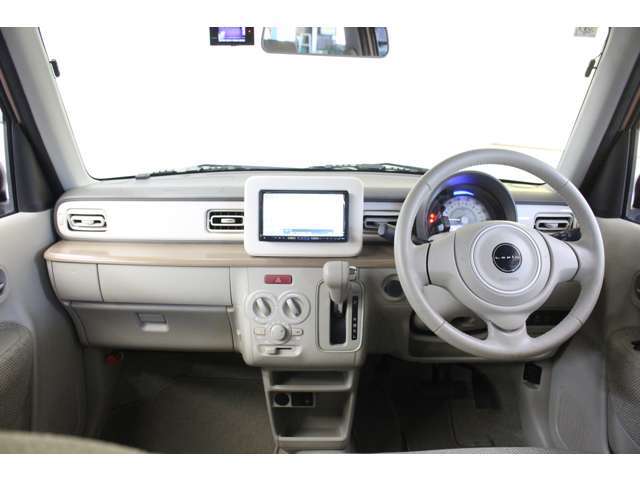 衝突軽減　社外ナビ　ワンセグTV　BT　USB　DVD　ドラレコ　HID　オートライト　シートヒーター　スマートキー　プライバシーガラス　ドアバイザー