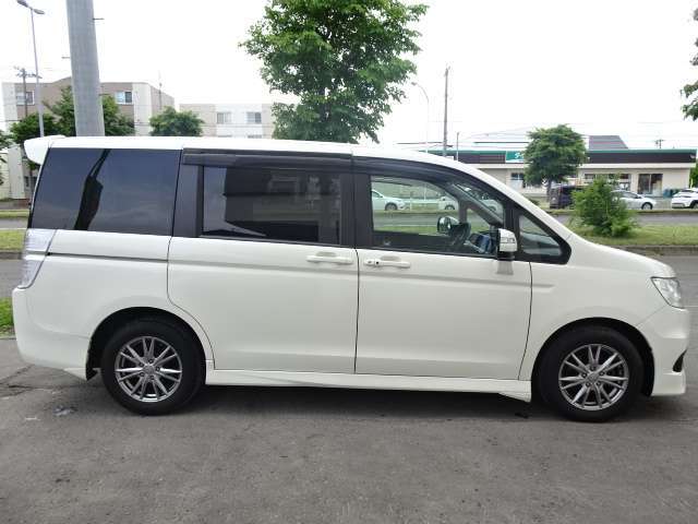 当店では納車前の整備・美装を外注せず自社で行い無駄な経費を無くす事で各車両をお安くご提供しております。納車後も安心アフターサービスが充実しております。