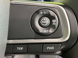 【アダプティブクルーズコントロール】高速道路での長距離走行が楽に！！自動で速度を保つクルーズコントロールが、衝突軽減システムと連携し、前方の車両を感知して車間を保つように速度調節してくれます！！