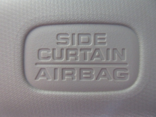 ●万一の側面衝突事故に備える『サイドカーテンエアバッグ』付きです　●サイドカーテンエアバッグだけでなく『運転席・助手席エアバッグ』も付いています