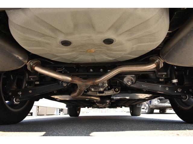 下廻り画像です。融雪剤等の影響も少なく状態は良好です。良好な状態を長く保つために下廻りの錆止めはいかがでしょうか？