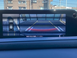 狭い場所での駐車やすれ違いなどでより的確な運転操作に役立つ360°ビューモニターが装備されています。