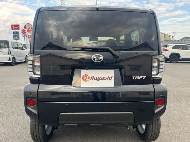 ☆お車についた傷やヘコミ、事故の修理もハヤシにお任せください。自社鈑金工場で修理ができますの安心です☆