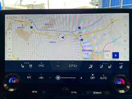 【純正ナビ】一体感のあるナビは、高級感ある車内を演出してくれます。Bluetooth再生などオーディオ機能も充実しておりますので、運転もより楽しめます♪