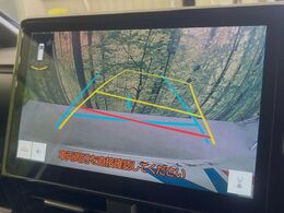 【バックカメラ】駐車時に後方がリアルタイム映像で確認できます。大型商業施設や立体駐車場での駐車時や、夜間のバック時に大活躍！運転スキルに関わらず、今や必須となった装備のひとつです！