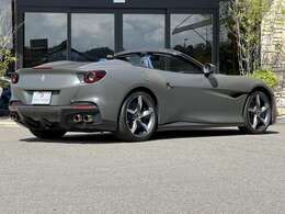 マットブラックグリル　カーボンドライバーゾーン+LEDステアリング　カーボンセンターブリッジ　カードンサイドシル