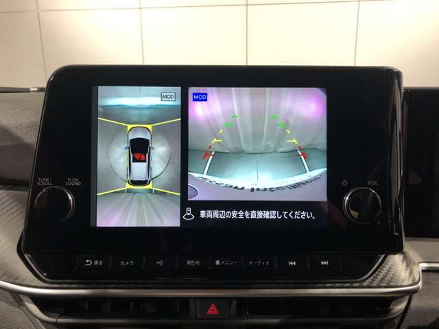 アラウンドビューモニターは真上から見下ろした様に車の周囲を表示することで、駐車時の安全性と利便性を高めます。
