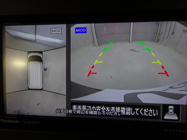 【リヤカメラ】シフトレバーをバックに入れるだけで後方視界の確認ができます。雨天・夜間もはっきり確認でき車庫入れも安心です。