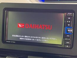 【純正ナビ】人気の純正ナビを装備しております。ナビの使いやすさはもちろん、オーディオ機能も充実！キャンプや旅行はもちろん、通勤や買い物など普段のドライブも楽しくなるはず♪