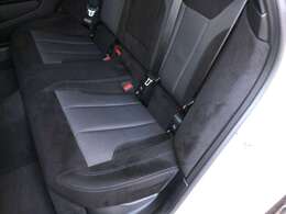 BMWの座席シートは人間工学に基づいた設計がされており、長時間乗っていても疲れにくいです。