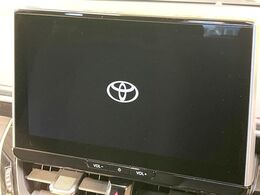 【10.5インチナビ】高級感とインパクトのある大画面ナビを装備。各種オーディオ操作はもちろん、スマホ連携もできる利便性の高いナビです♪