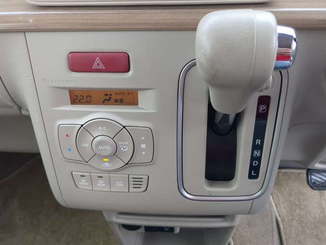 気になる点がございましたら、お気軽にお電話下さい。内外装の状態など、実物を見ながらの詳細確認説明を正確に申し上げます。また希望のお写真をメールやFAXでお送りさせていただきます。