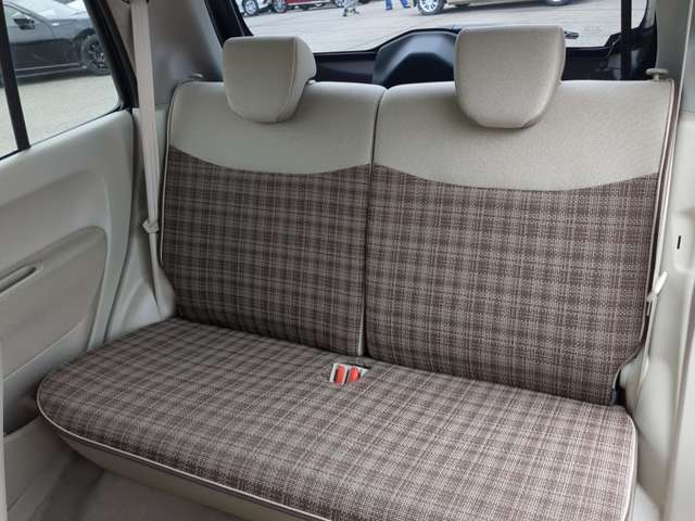お客様に隅々まで見ていただけるよう展示車両は常に綺麗に仕上げております！お客様のご来店、スタッフ一同心よりお待ち申し上げます。