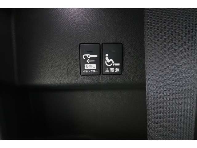 電動ウインチで簡単に車いすの乗り込みが可能です。