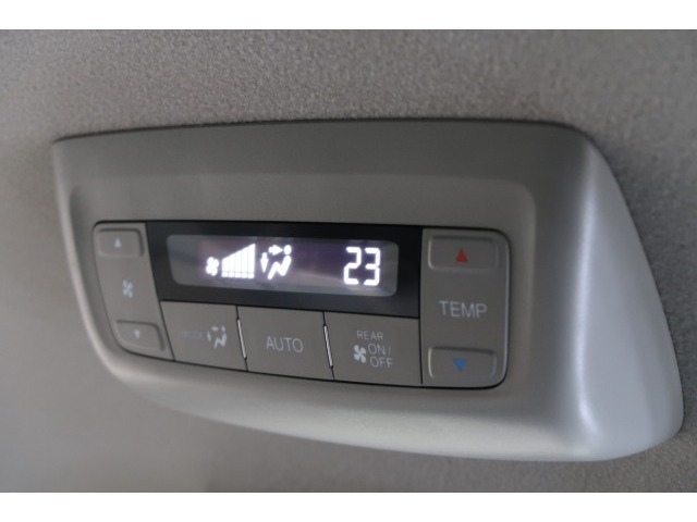 オートエアコンで快適な温度でお過ごしいただけます。