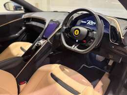 内装色は上品なサビア色となっています。