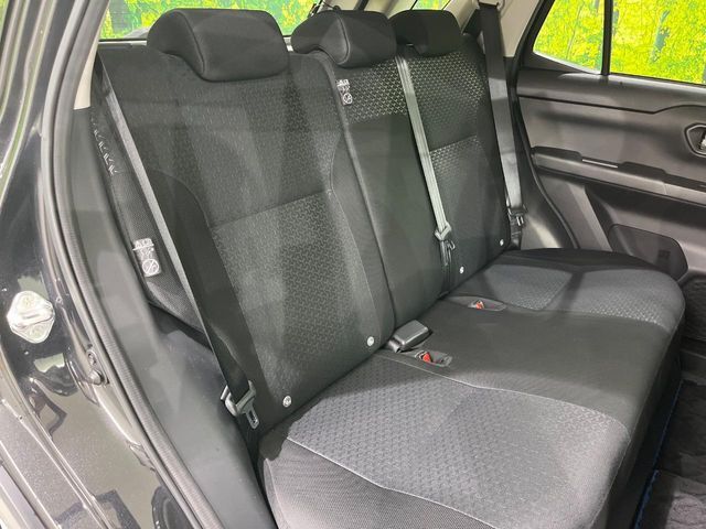 後部座席も気になるようなキズ・汚れやへたり等、大きなダメージはなく、良好な状態です。