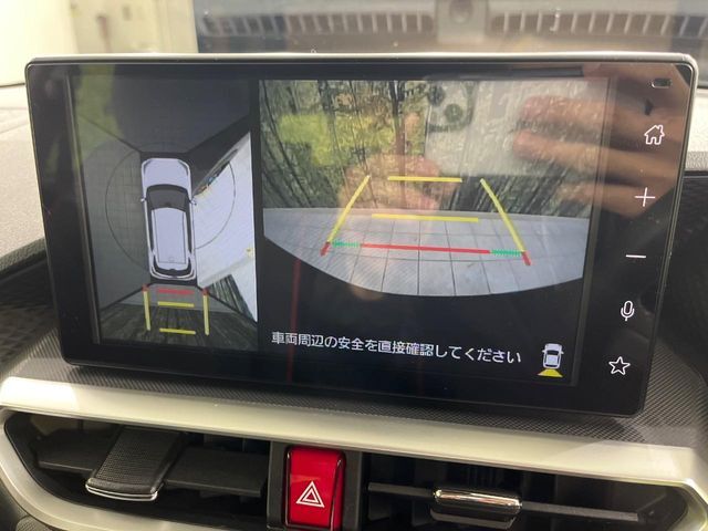 【パノラミックビューモニター】専用のカメラにより、上から見下ろしたような視点で360度クルマの周囲を確認することができます☆死角部分も確認しやすく、狭い場所での切り返しや駐車もスムーズに行えます。