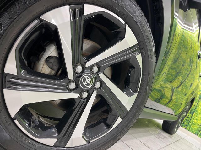 【純正17インチアルミホイール】外観にマッチした純正アルミホイールを装着しております。各種社外アルミホイールや、スタッドレスタイヤも取扱いしております。是非ご相談ください♪