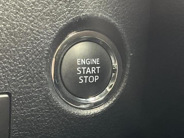 WECARSの展示場では実際に見て、触ってお車をお選びいただけます！知識の豊富な営業スタッフが様々なカーライフをご提案いたします！