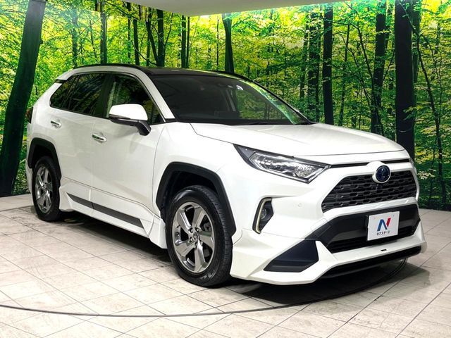 大好評のボディコーティング「弾スプラッシュコート」もご納車までに施工可能。通常のガラスコートと異なる、耐久年数6年の無機質ガラスコーティングが、ボディをキレイな状態に保ってくれます。