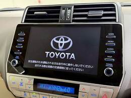 【純正ディスプレイオーディオ】FM・AMラジオやブルートゥース接続など多彩な機能を併せ持っており、インパネ周りがすっきりしてますね！追加オプションでナビ機能やフルセグTVなども可能です。