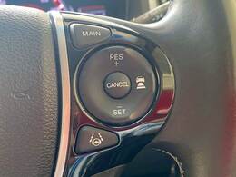 【アダプティブクルーズコントロール】高速走行時に前方のお車を追従してくれるので、長距離ドライブの疲労は大きく軽減されます。