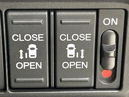 【両側パワースライドドア】スマートキーや運転席のスイッチで後席両側スライドドアの開閉が可能♪電動だから力を入れてドアを開ける必要が無く、小さなお子様でも簡単に開け閉めでき快適です♪