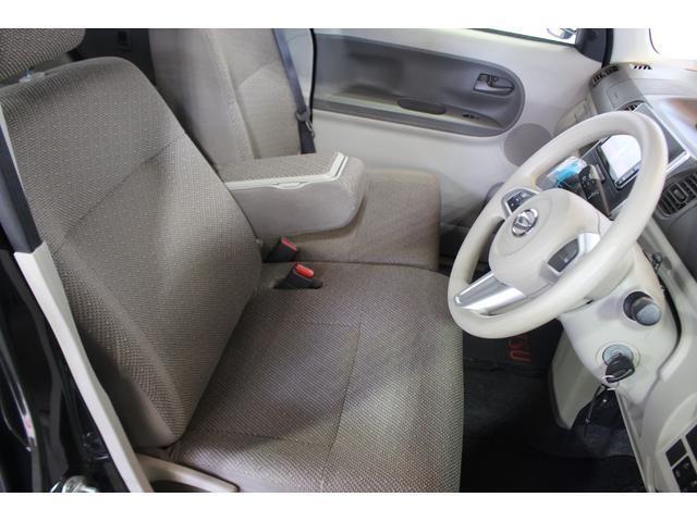 運転席から手の届く位置によく使うものが機能的に配置されています。