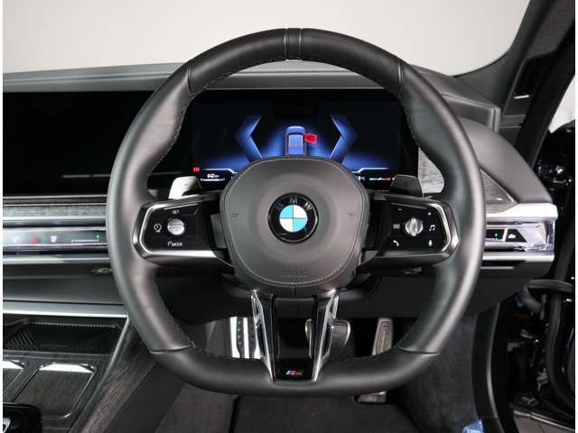 プレミアムセレクション2年保証のお車は2年延長保証にご加入頂けます。プレミアムセレクション2年保証からさら最大2年間、合計4年間の保証をお受け頂けます。対象箇所の不具合は無償修理をご提供致します。