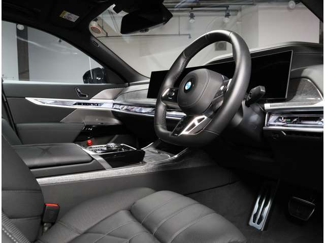 BMW認定中古車は360°チェックリストに従い徹底的にチェック。エンジンやトランスミッション、電気系統やコンピュータ・システムなどを詳細に点検。交換基準に達した部品は整備した後にご納車いたします。