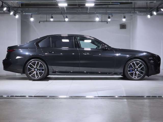 プレミアムセレクション2年保証のお車は2年延長保証にご加入頂けます。プレミアムセレクション2年保証からさら最大2年間、合計4年間の保証をお受け頂けます。対象箇所の不具合は無償修理をご提供致します。